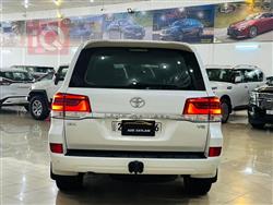 تۆیۆتا لاند کروزەر